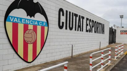FUTBOLISTAS DEL VALENCIA REDUCEN SU SUELDO