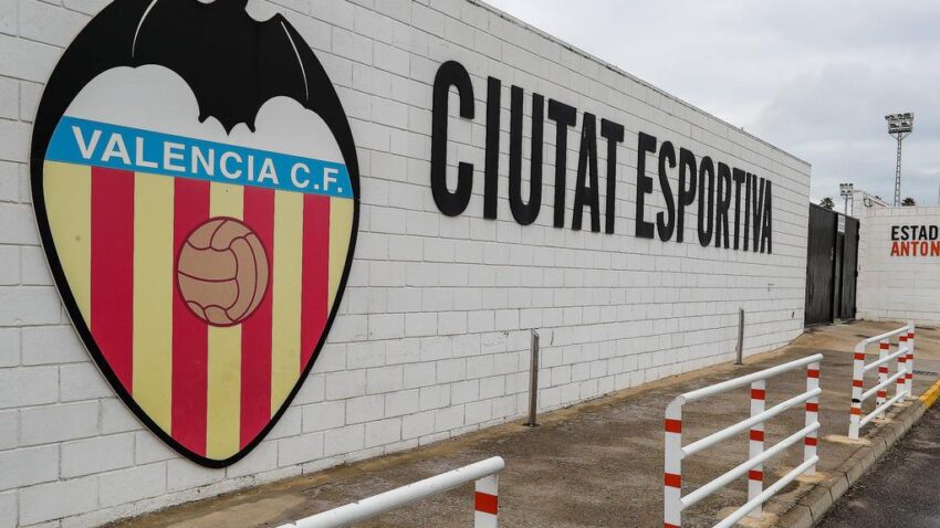 FUTBOLISTAS DEL VALENCIA REDUCEN SU SUELDO