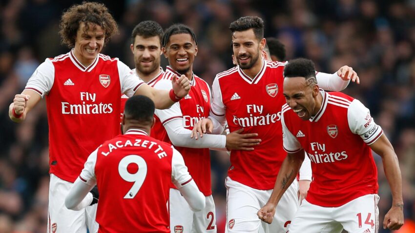 JUGADORES DEL ARSENAL ACEPTAN REDUCCIÓN DE SUELDO