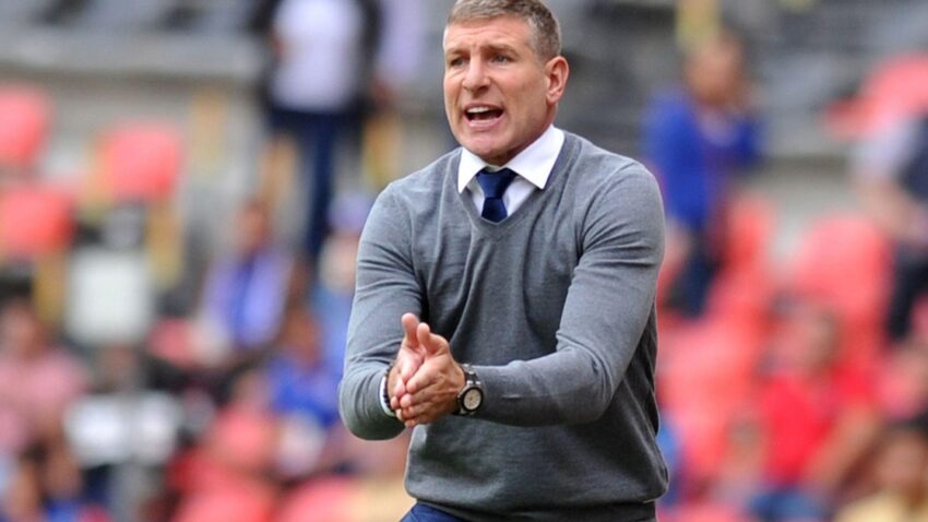 "ES UN JUGADOR DIFERENTE, NO TIENE COMPARACIÓN"