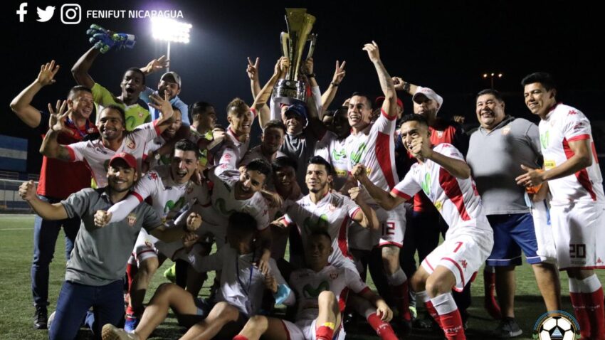 SE CORONAN CAMPEONES DE SU LIGA Y LO CELEBRAN SIN PÚBLICO