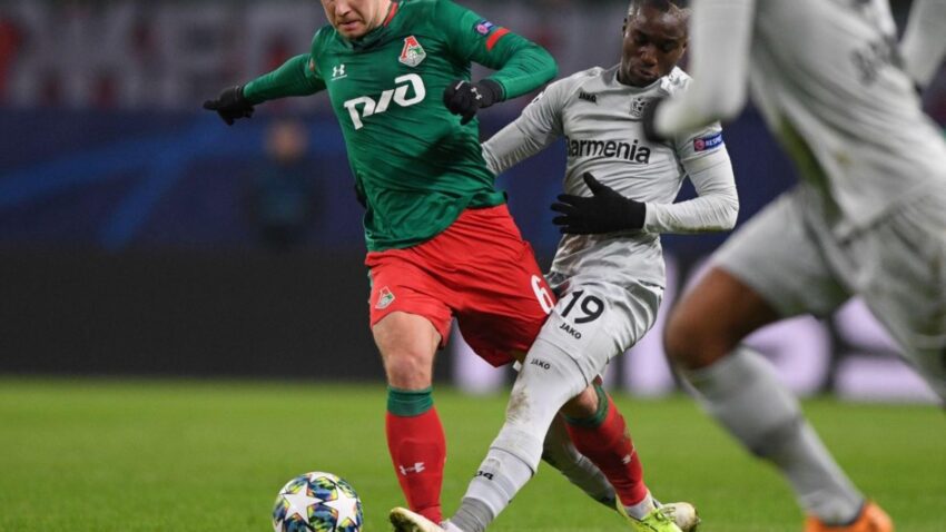 CUATRO JUGADORES DAN POSITIVO EN EL EQUIPO DE JEFFERSON FARFÁN