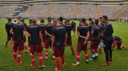 UNIVERSITARIO VOLVIÓ A LOS ENTRENAMIENTOS