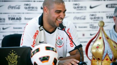 ADRIANO FUE CAPTADO SALIENDO DE FIESTA