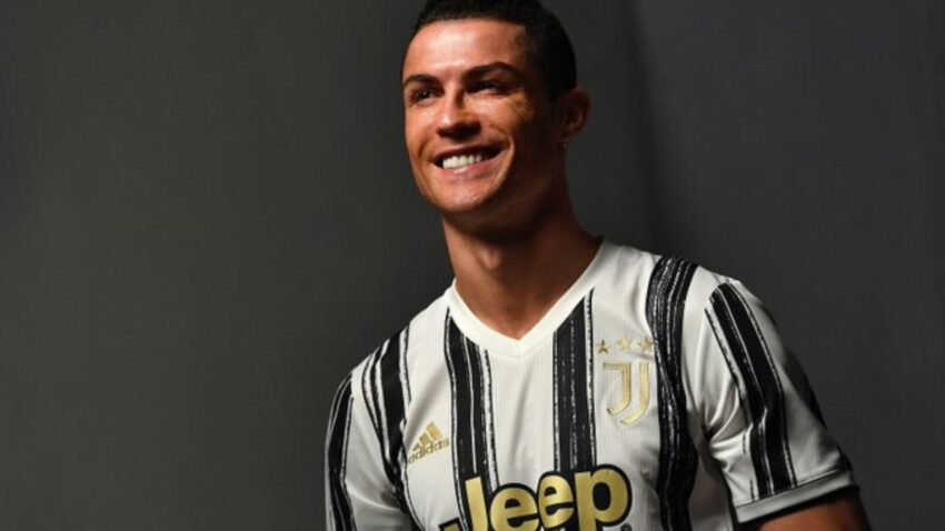 JUVENTUS PRESENTÓ SU NUEVA CAMISETA