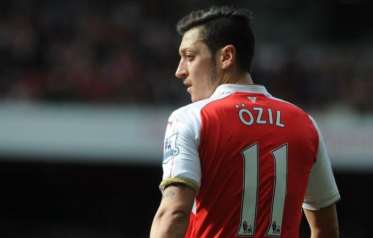 ÖZIL: "YO DECIDIRÉ CUÁNDO ME VOY"