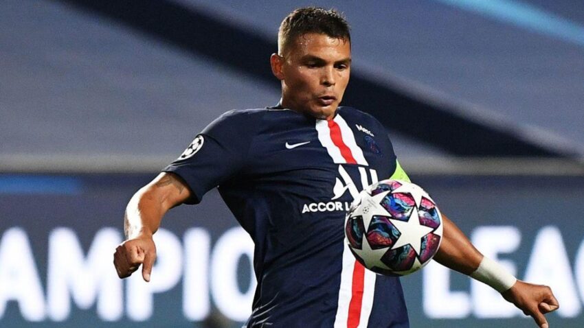CHELSEA FICHÓ AL BRASILEÑO THIAGO SILVA