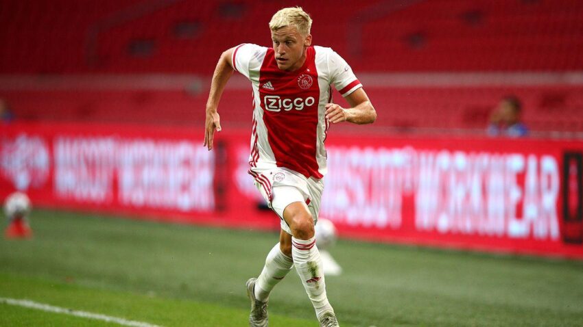 AJAX LE PONE PRECIO A VAN DE BEEK