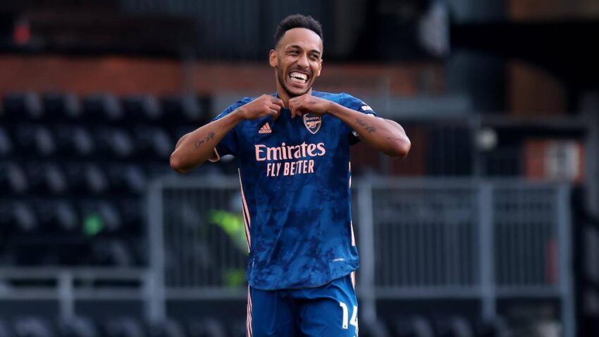 AUBAMEYANG ANUNCIA SU CONTINUIDAD EN ARSENAL