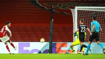 EL ARSENAL GOLEA 3-0 AL DUNDALK Y ES LÍDER EN EL GRUPO B