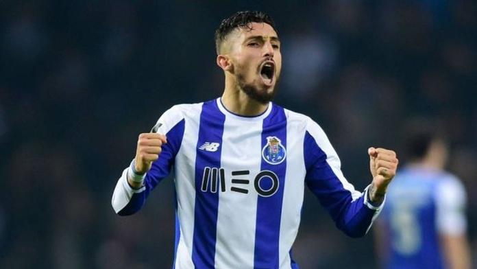 ALEX TELLES FIRMA POR EL MANCHESTER UNITED