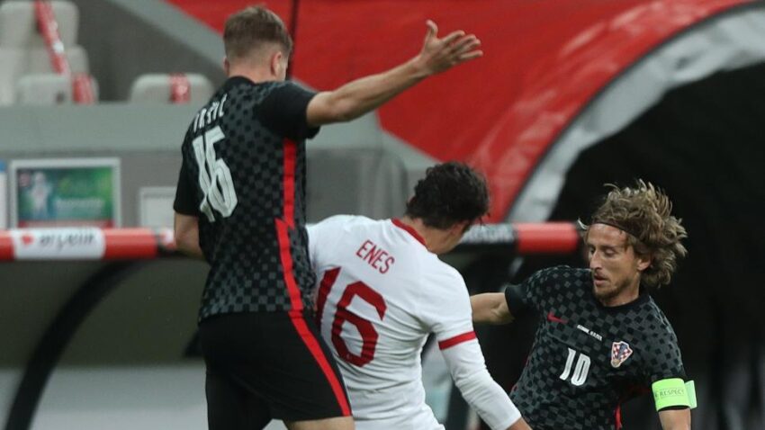TURQUÍA Y CROACIA NOS REGALAN UN PARTIDAZO LLENO DE GOLES CON SU EMPATE 3-3