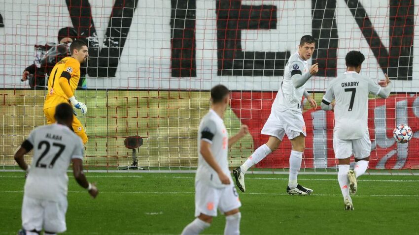 EN UN PARTIDO COMPLICADO QUE SE CERRÓ AL FINAL EL BAYERN LE GANA 2-6 AL RB SALZBURG