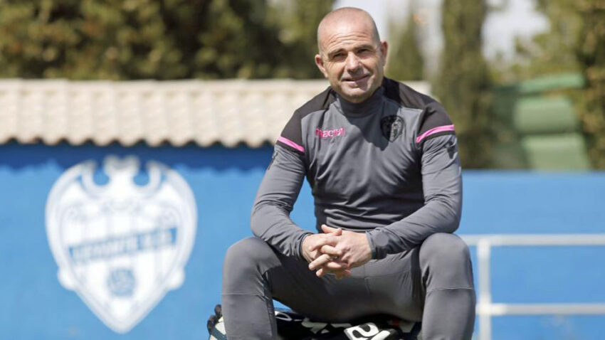 LÓPEZ: "NO SOY ADIVINO"