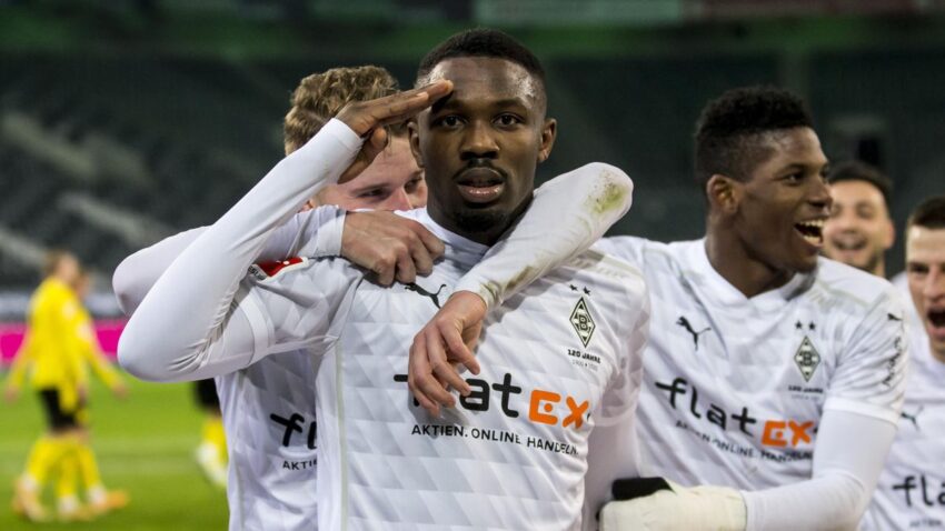 MONCHENGLADBACH DERROTA 4-2 A DORTMUND