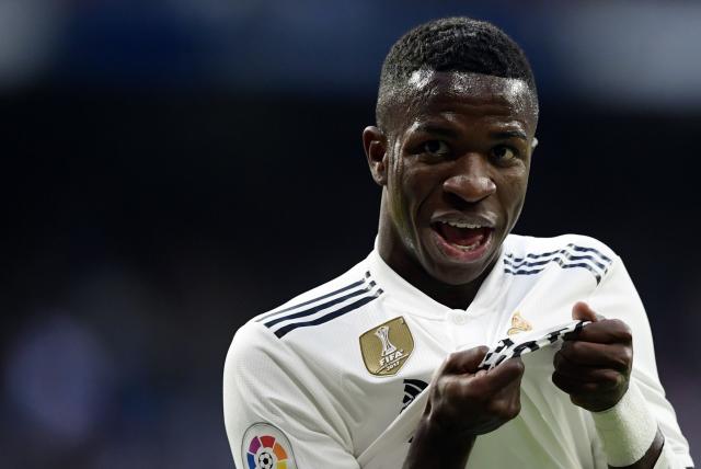 VINÍCIUS: "NUNCA ME RINDO"