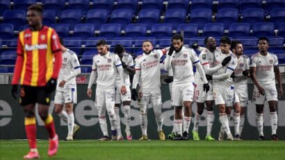 EL OLYMPIQUE LYON VENCIÓ 3-2 AL LENS EN EL PRIMER PARTIDO