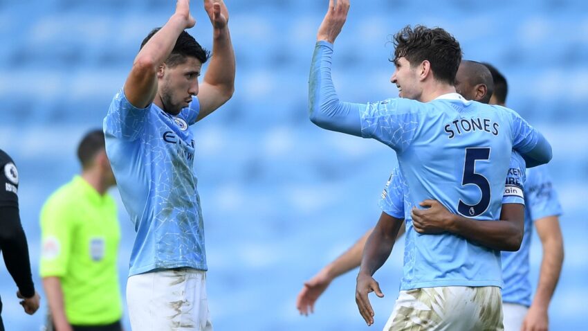 EL MANCHESTER SIGUE FIRME EN LA PREMIER