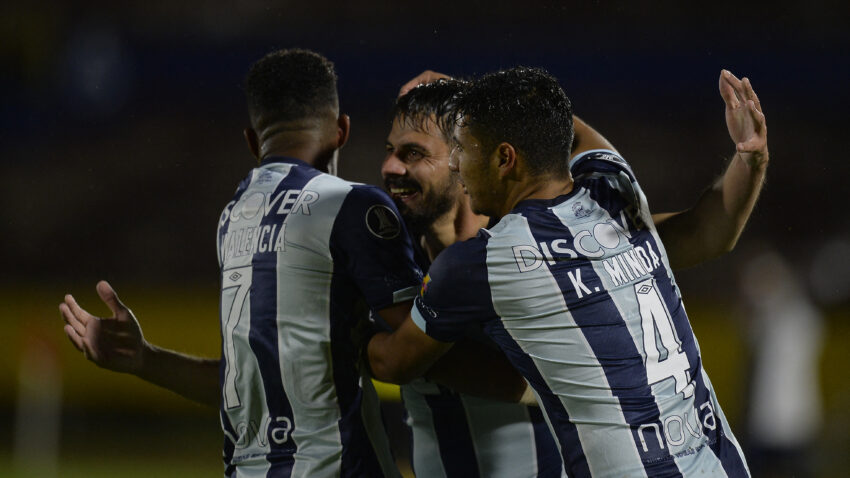 UNIVERSIDAD CATÓLICA VENCIÓ A LIVERPOOL Y SIGUE EN LA LIBERTADORES