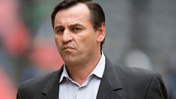 CARLOS BUSTOS: "NOS IREMOS ADAPTANDO"