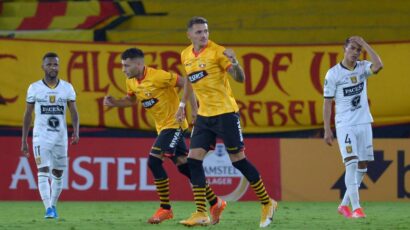 BARCELONA GOLEA Y COMPARTE LA PUNTA