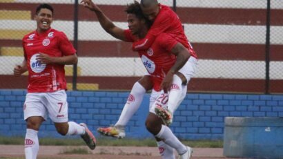 JUAN AURICH VENCE A COMERCIANTES UNIDOS