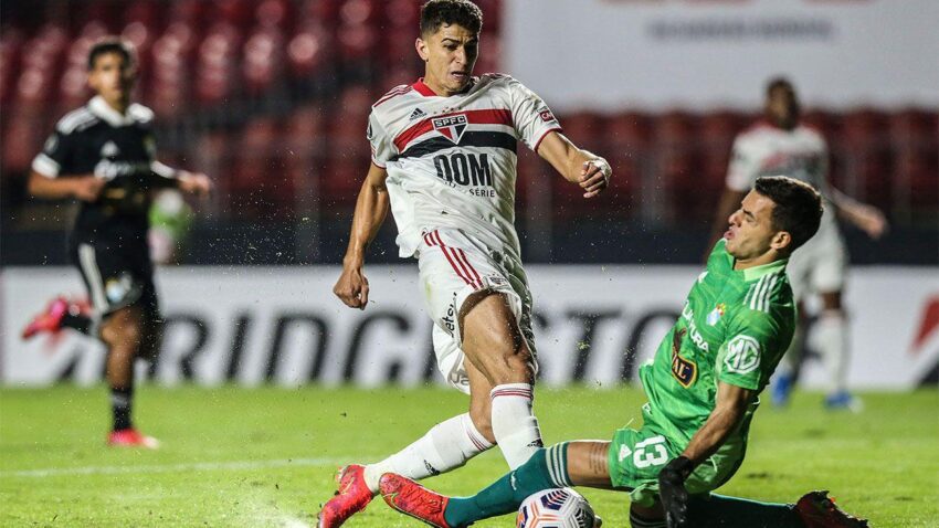 CRISTAL FUE GOLEADO PERO CLASIFICÓ