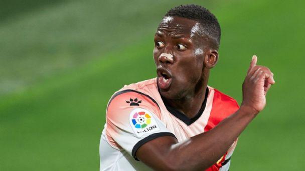 AFICIÓN DEL VALLECANO EN CONTRA DE ADVINCULA