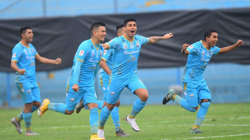 LLACUABAMBA DEJA EN EL CAMINO A LA SAN MARTIN