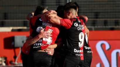 NEWELLS LE DIO VUELTA A TALLERES POR 3-2
