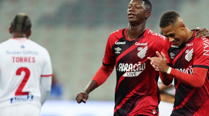 PARANAENSE A CUARTOS EN LA SUDAMERICANA