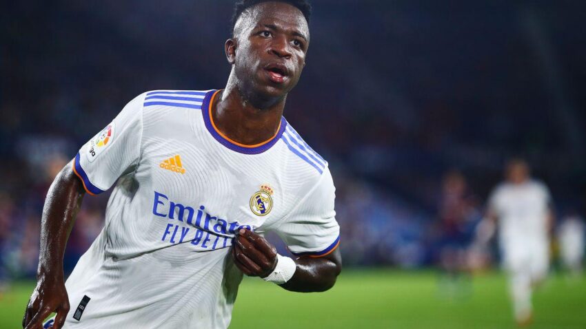 LEVANTE COMPLICÓ AL MADRID EN LA LIGA