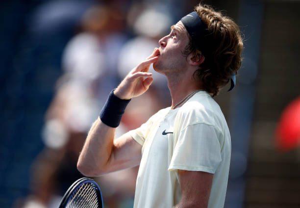 RUBLEV AVANZA EN EL MASTERS