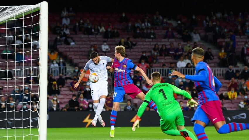 BARCELONA Y UN EMPATE AGÓNICO ANTE GRANADA