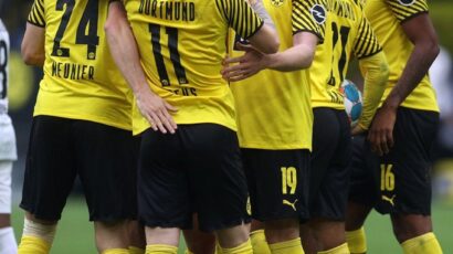 DORTMUND VENCE A AUSBURGO