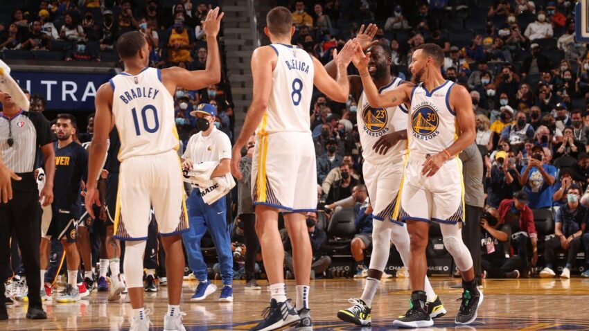 WARRIORS VENCEN A NUGGETS