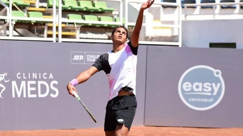 VARILLAS AVANZA EN SANTIAGO