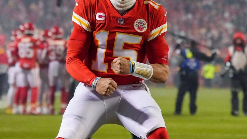 LOS CHIEFS DERROTAN A LOS STEELERS