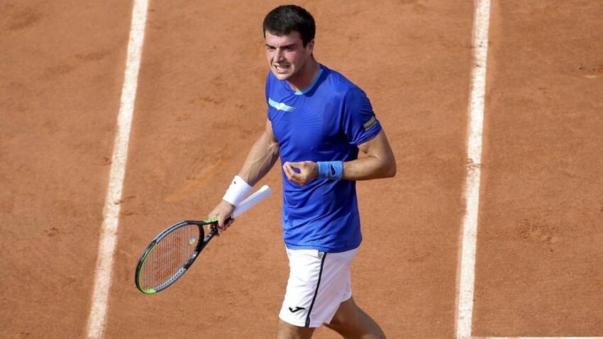 MARTÍNEZ SUPERA EL DEBUT EN CÓRDOBA