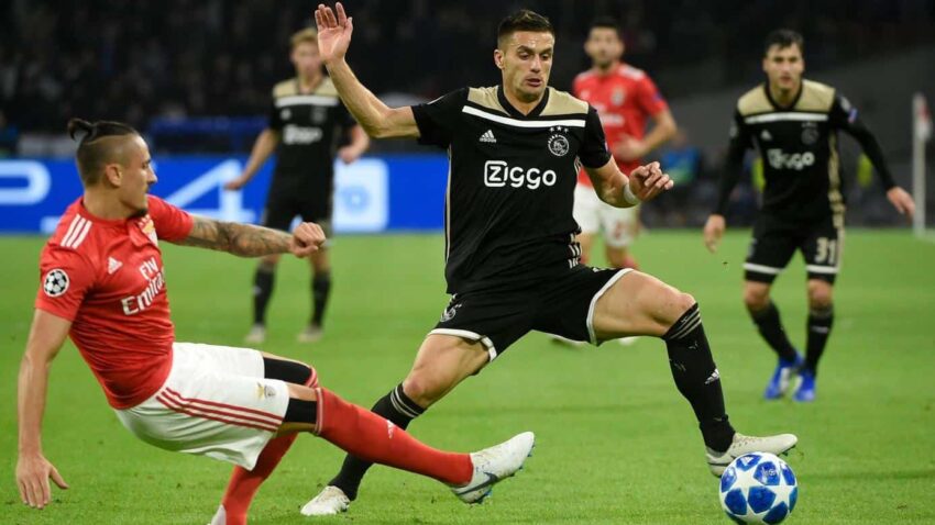 BENFICA Y AJAX CHOCAN POR UN CUPO EN CUARTOS