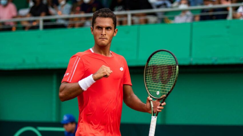 VARILLAS LE DA EL PRIMER PUNTO A PERÚ