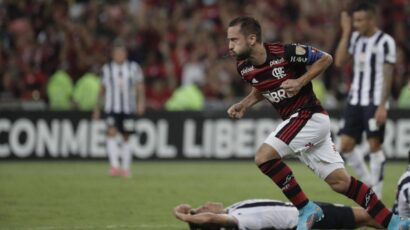 FLAMENGO VENCE A TALLERES Y LIDERA SU GRUPO