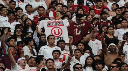 HINCHAS DE LA «U» AGREDE A SUS JUGADORES
