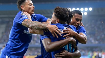 EMELEC APLASTÓ A INDEPENDIENTE PETROLERO Y VA A OCTAVOS