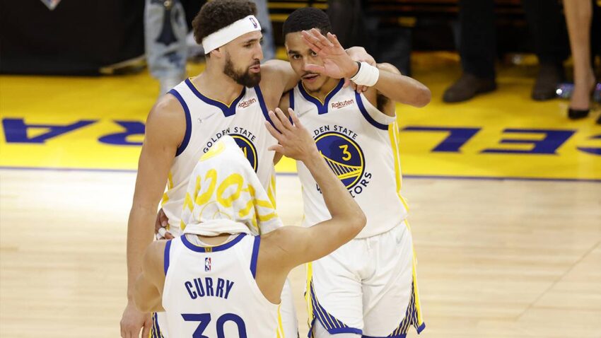 LOS WARRIORS SE LLEVAN UN PARTIDAZO ANTE LOS MAVERICKS