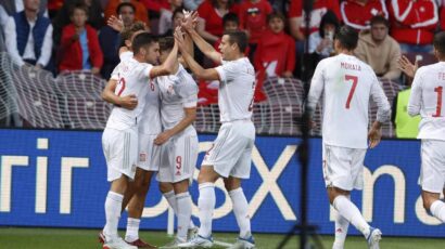 ESPAÑA DERROTÓ A SUIZA Y SIGUE EN LA PELEA CON PORTUGAL