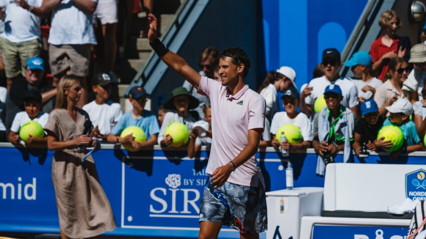 DOMINIC THIEM VUELVE A SONREIR EN BASTAD
