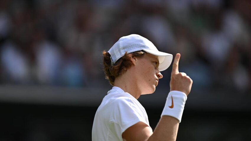 SINNER VENCE A ALCARAZ Y AVANZA EN WIMBLEDON