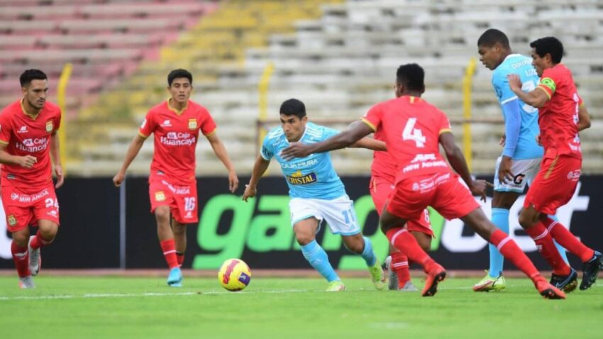 CRISTAL Y HUANCAYO BUSCAN EMPEZAR BIEN EL CLAUSURA