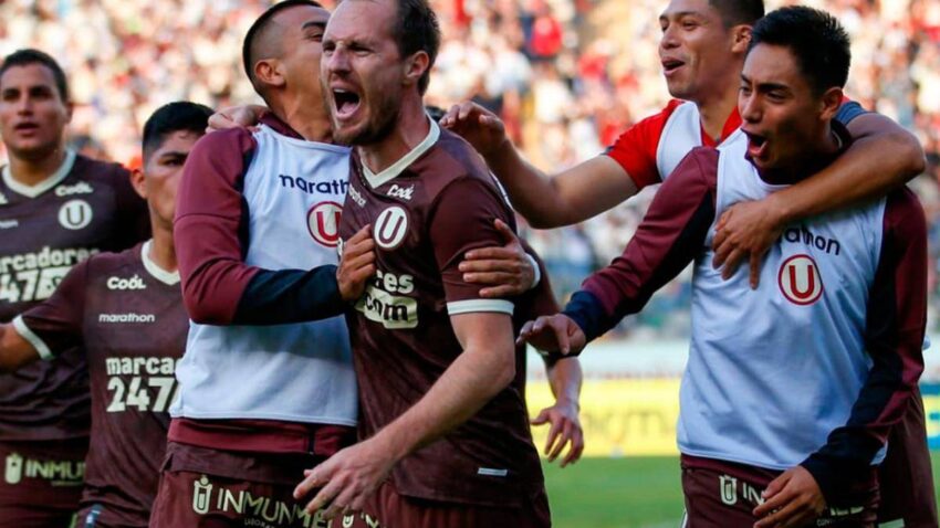 UNIVERSITARIO SUMA DE A TRES ANTE CARLOS STEIN